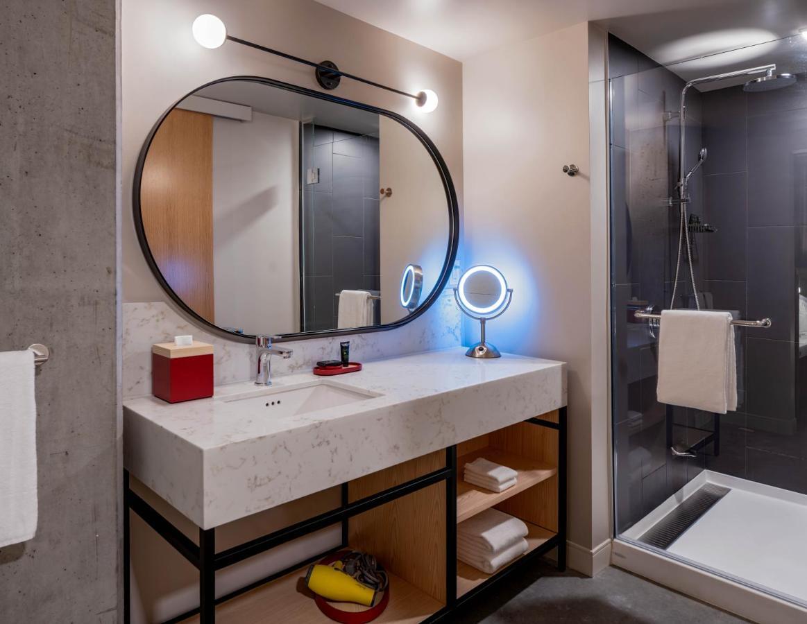 One-Bedroom King Suite