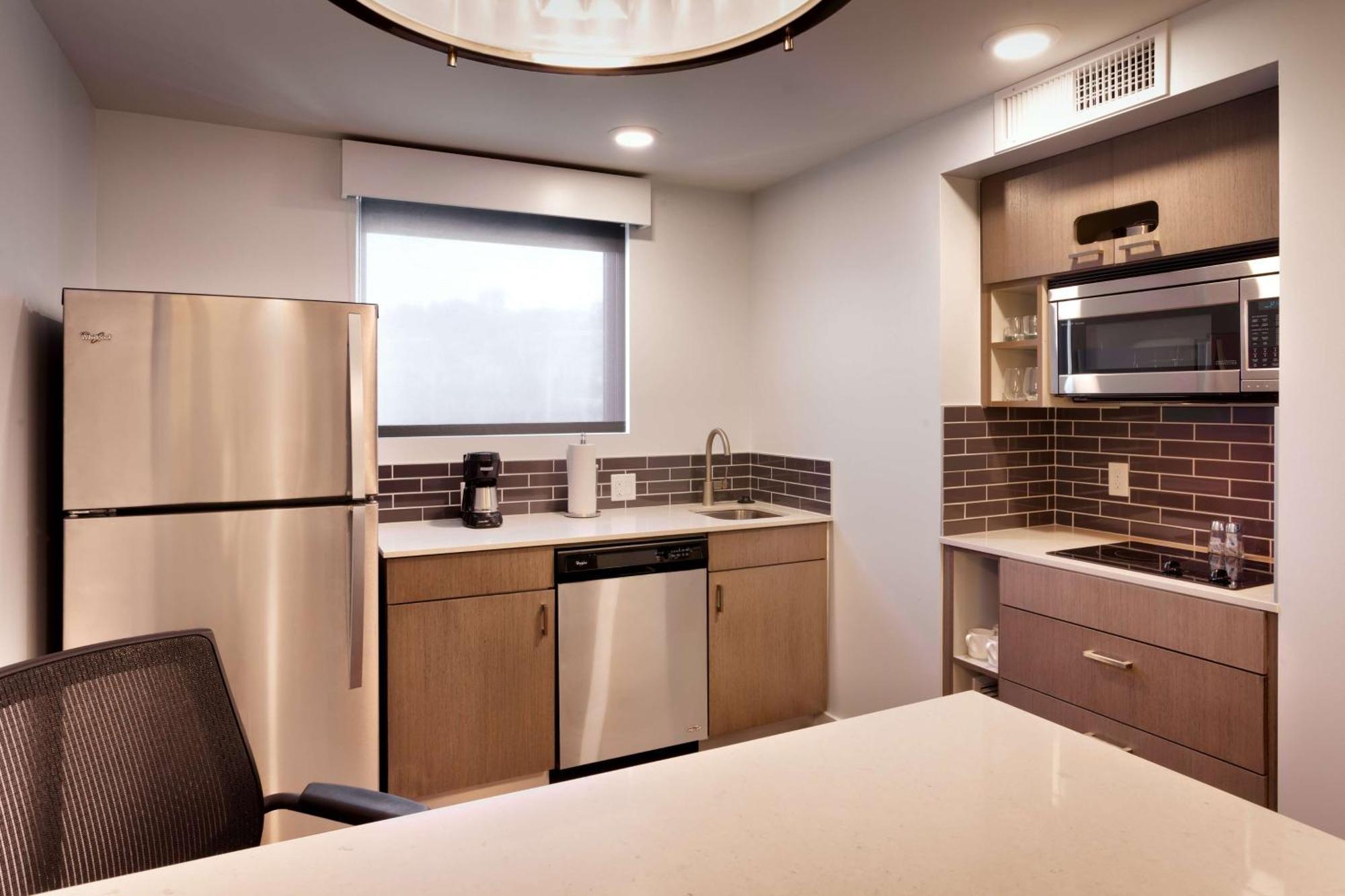 One Bedroom Kitchen Suite with Two Queen Beds and Sofa Bed,1280377261:JPEG