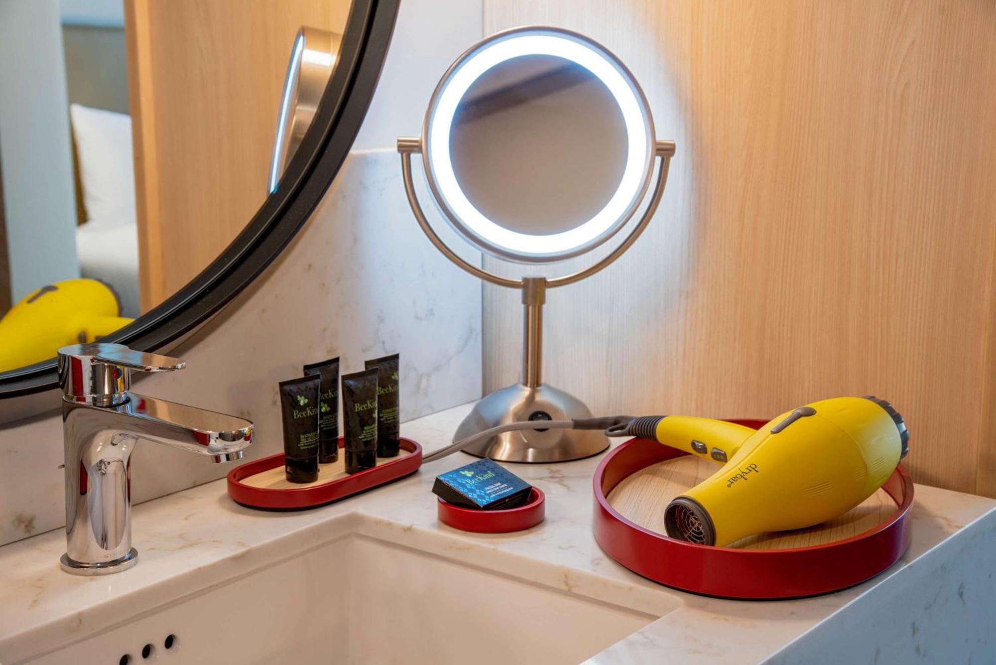 One-Bedroom King Suite