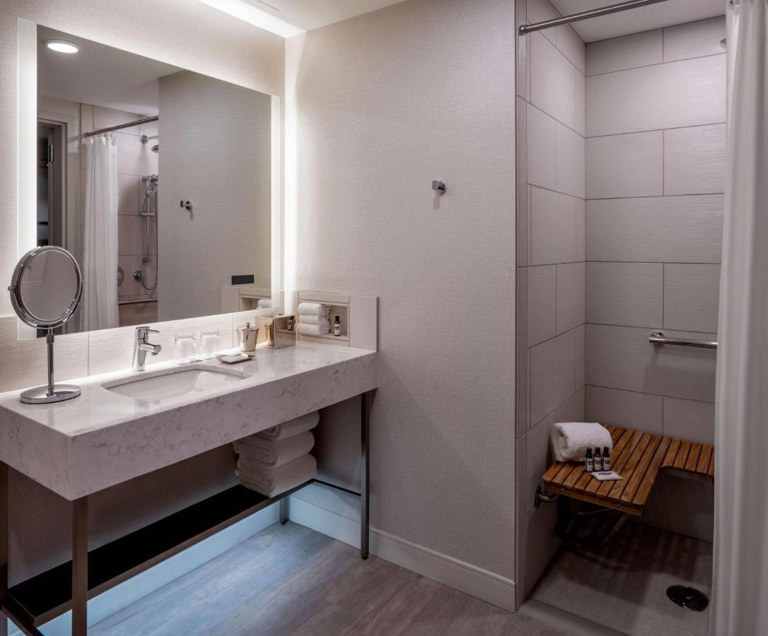 King Room Roll Shower Disability Access