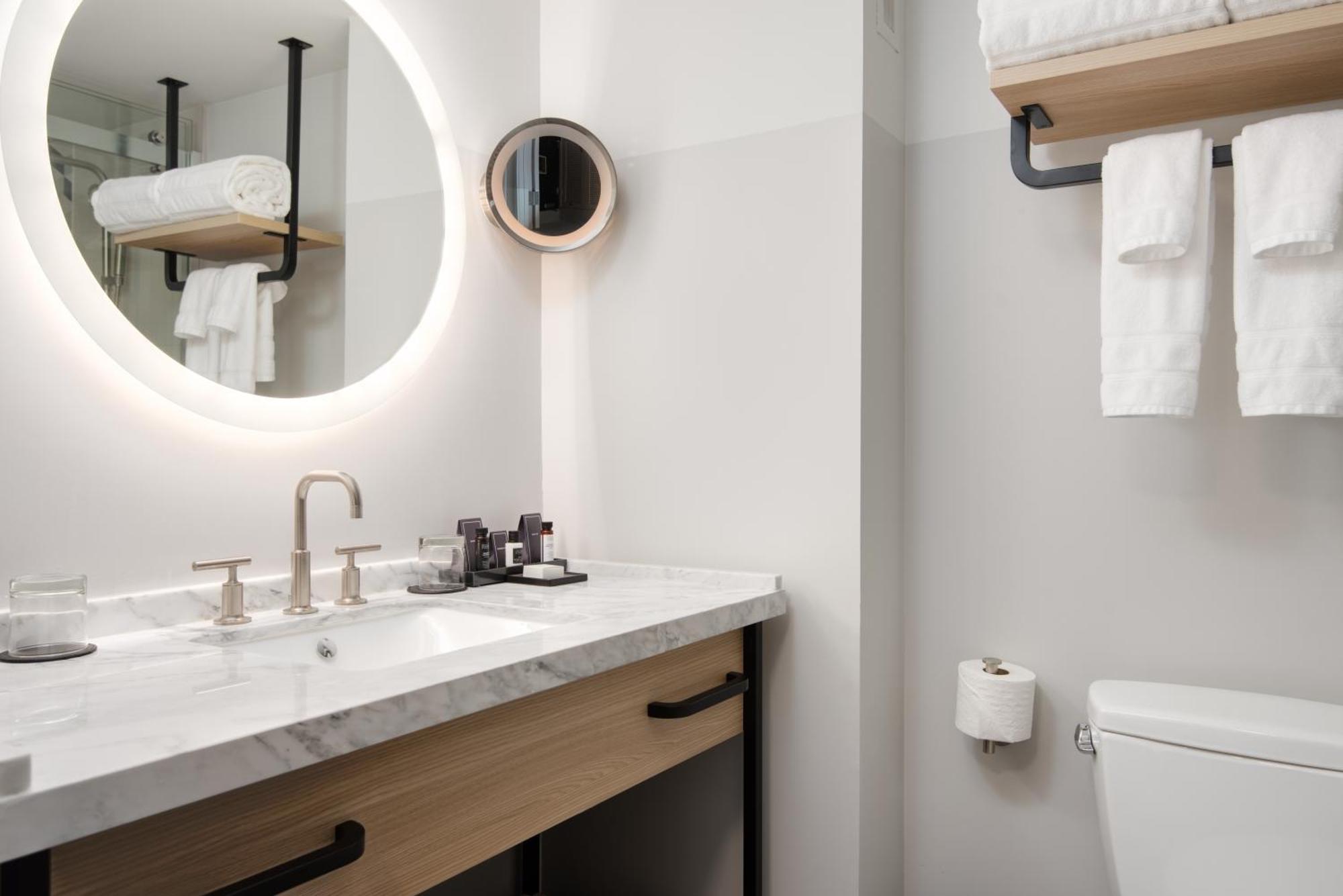 King Room,1549887133:JPEG