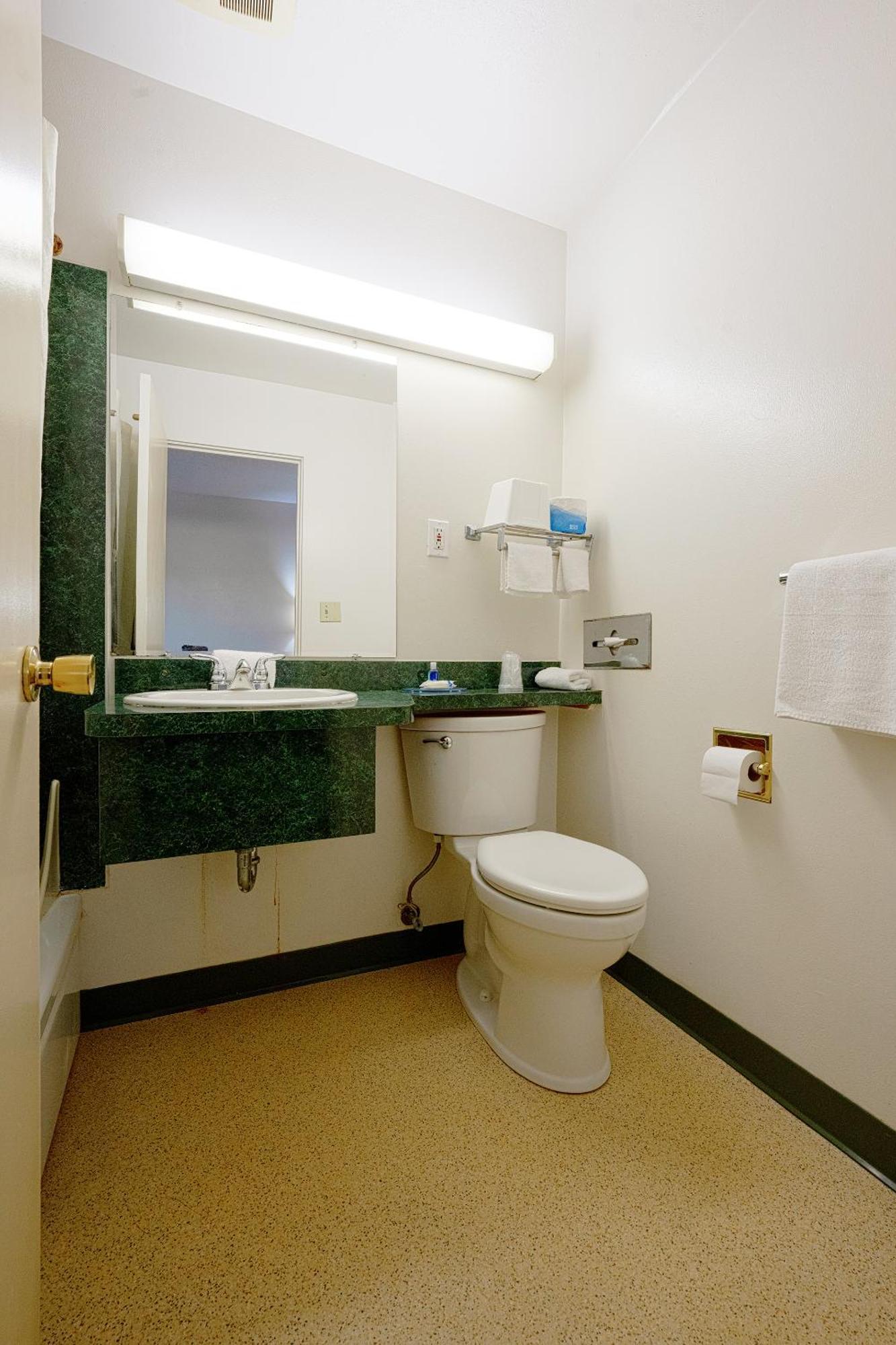 Queen non smoking,1554881278:JPEG