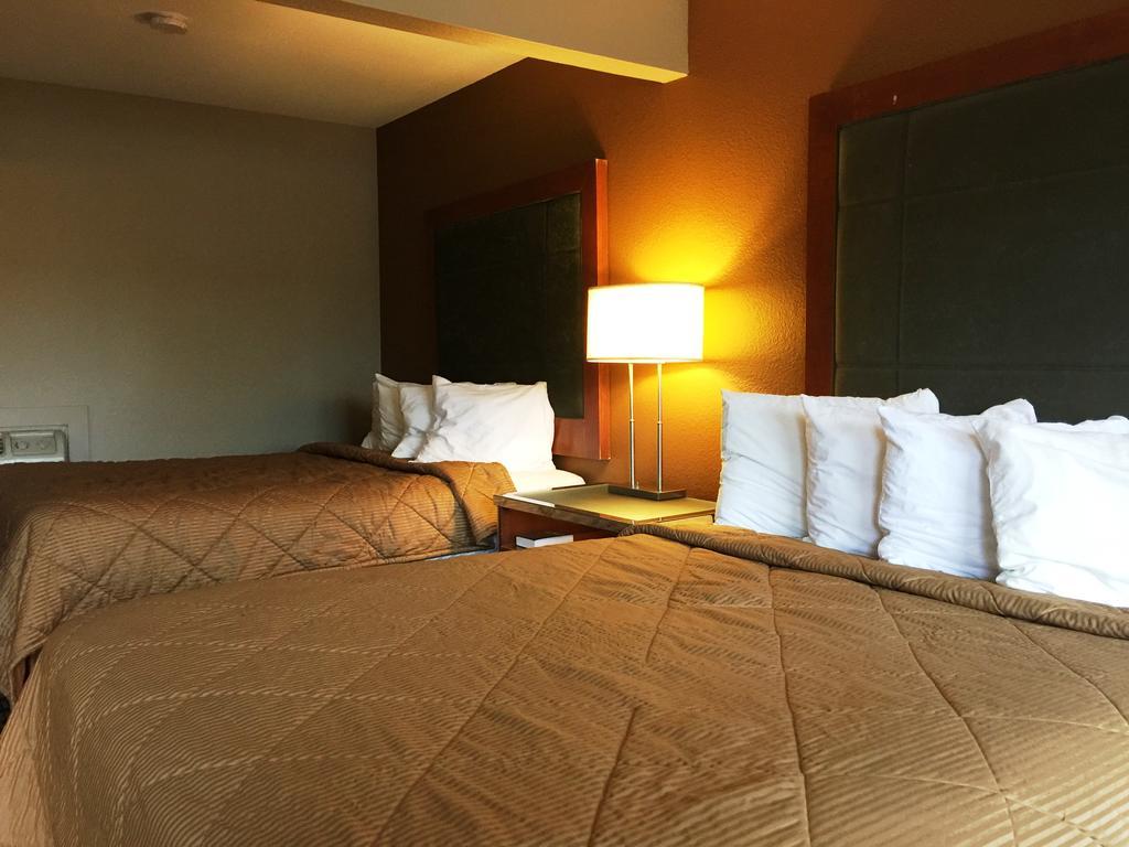 Queen Room with Two Queen Beds Non-Smoking