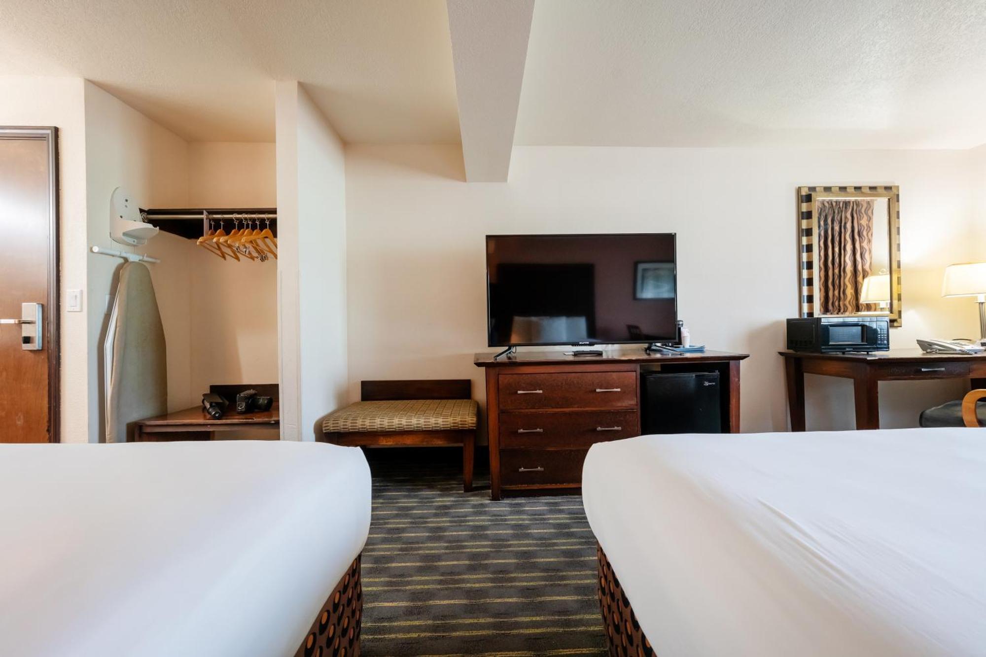 2 Queen Beds Non-Smoking