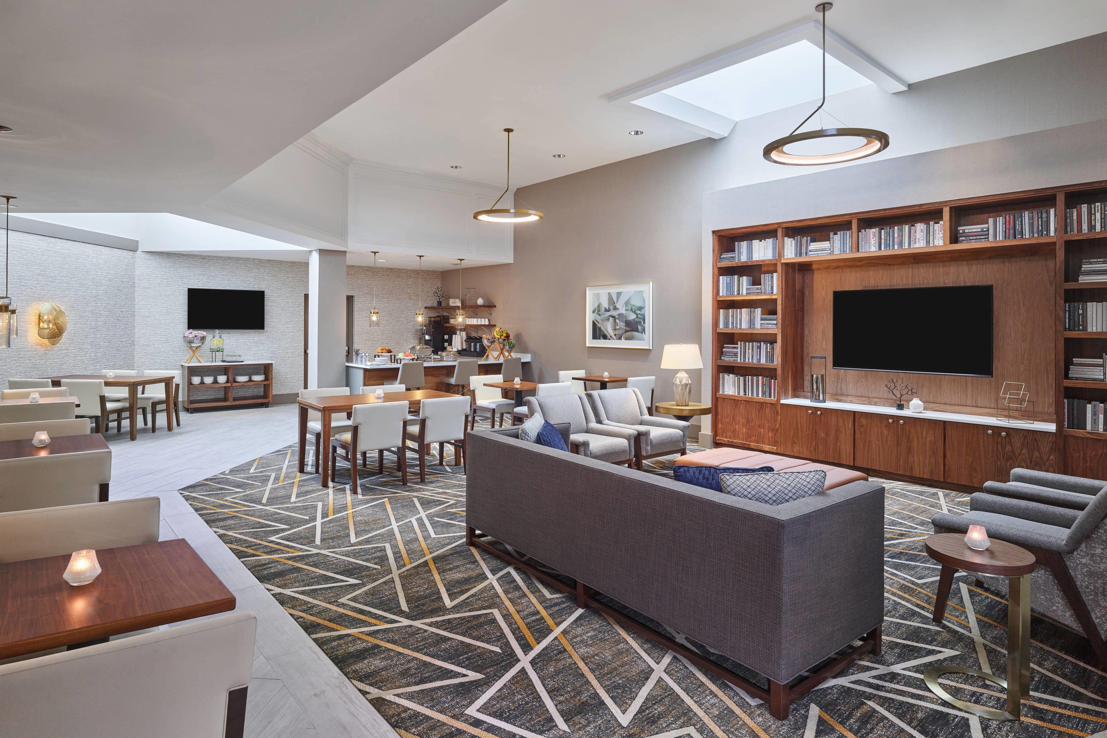 Club lounge access Guest room 1 King High floor
