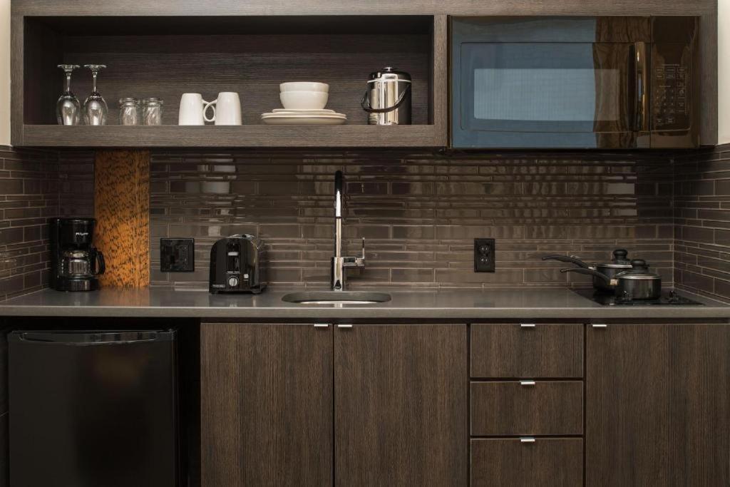 Premiere Corner King Kitchen