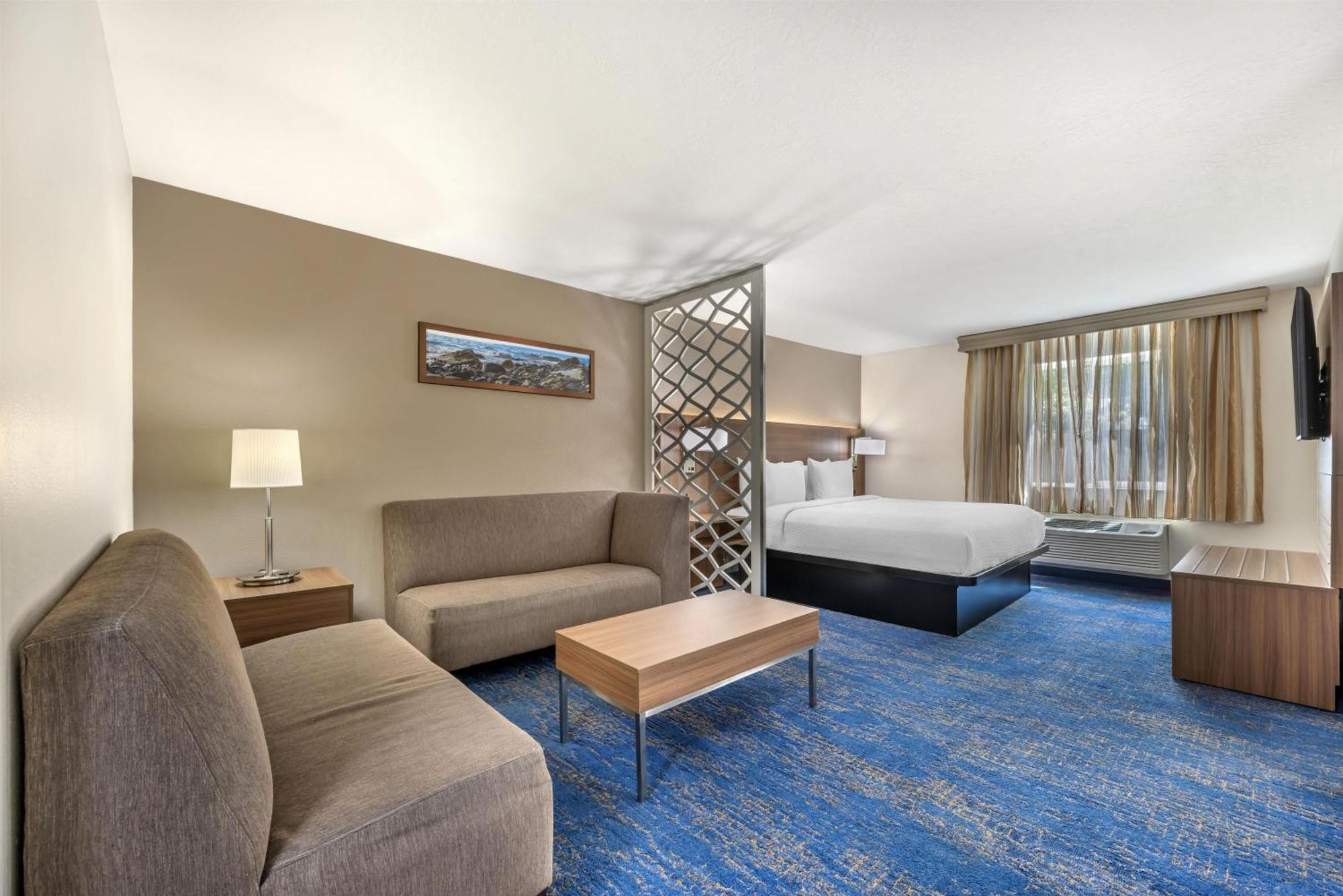 Two-Bedroom King Suite with Queen Bed