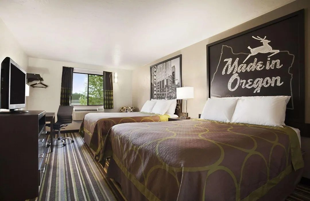 Super 8 By Wyndham Portland Airport-1