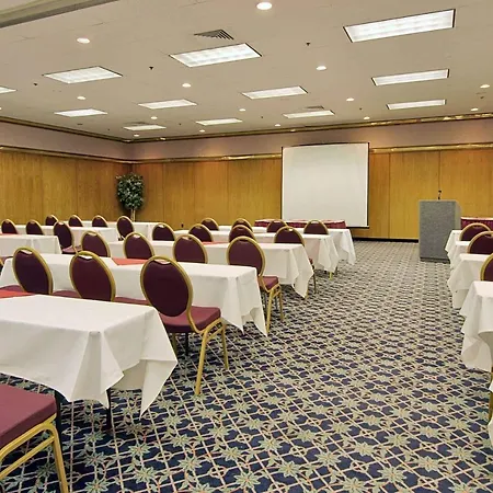Ramada By Wyndham Portland Airport-3
