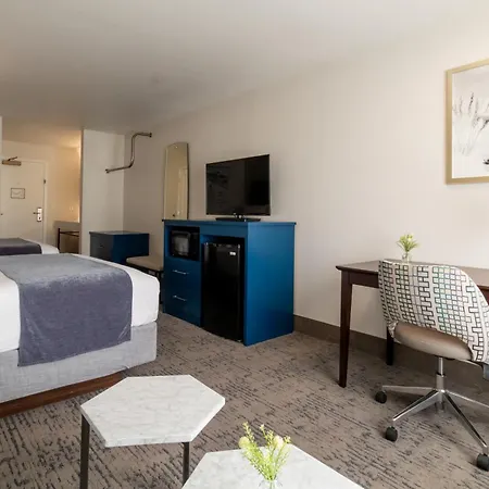 Oxford Suites Portland - Jantzen Beach-3