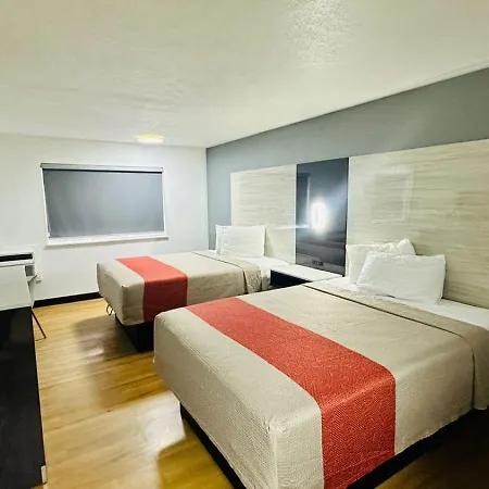 Evergreen Inn & Suites Portland (Adults Only)-2