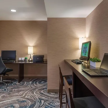 Courtyard By Marriott Portland City Center-3