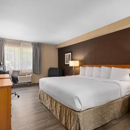 Ramada By Wyndham Portland-3