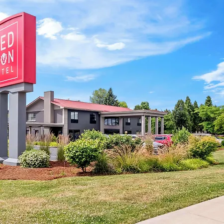 Red Lion Hotel Portland Airport-3