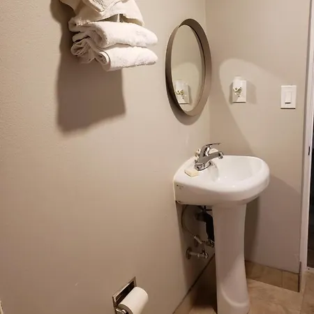 Parkrose Inn And Suites-2