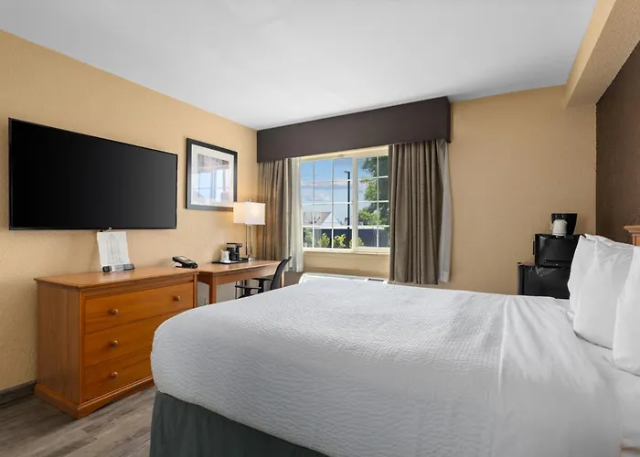 Ramada By Wyndham Portland Hotel