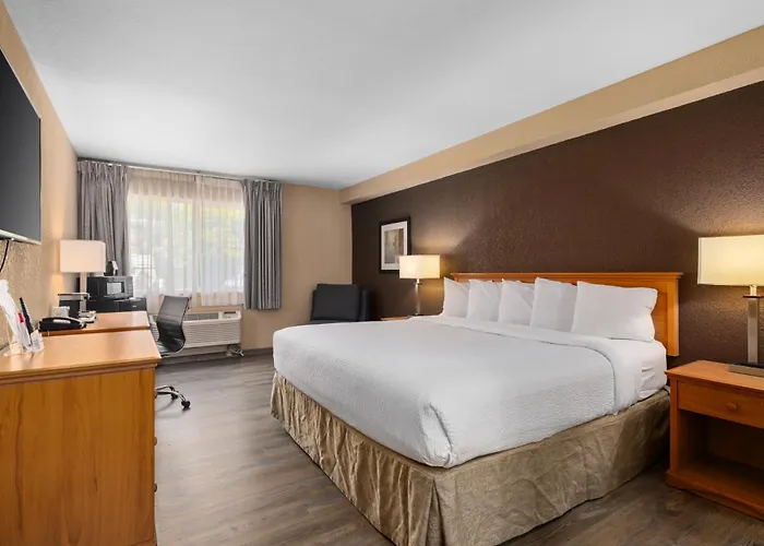 Ramada By Wyndham Portland Hotel