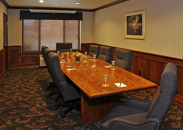 Oxford Suites Portland - Jantzen Beach