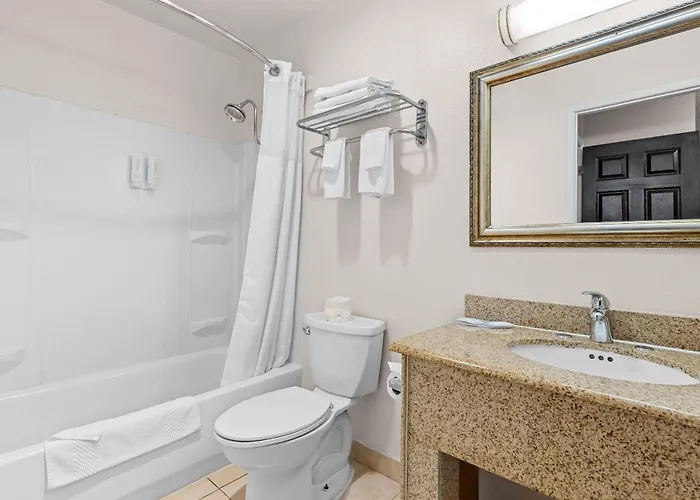Rodeway Inn & Suites Portland West - Beaverton